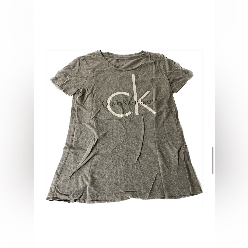 💕 Women’s Calvin Klein grey t-shirt in size small